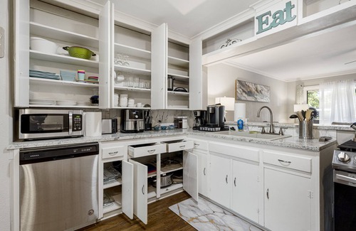 Fair Heights Casa | 1940s Stunning Midtown Remodel | Expo / TU 1 Mile