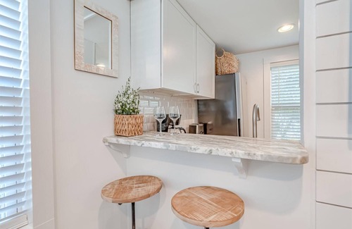 Isle of Palms Apartamento | 1950s Beach Cottage Unit C
