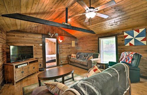 Talladega Casa | 1950s Serenity Pond Cabin with View Peace and Quiet!