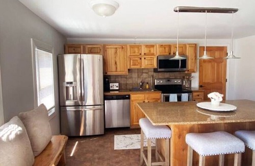 South Burlington Casa | 1954 upper unit · Warm & Welcoming 5-bedroom Home, South Burlington