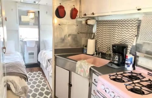 South Salt Lake Apartamento | 1959 Airstream Shiny Tiny Home Experience- Hot Tub