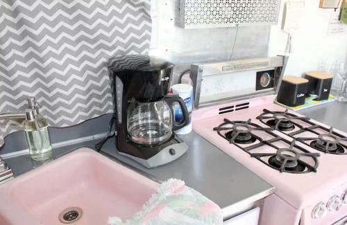 South Salt Lake Apartamento | 1959 Airstream Shiny Tiny Home Experience- Hot Tub