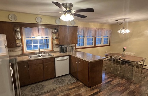 New Bedford Casa | 1959 Mid-Century Retro Home on 5 acres