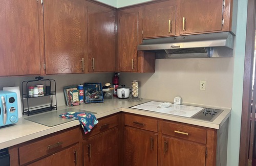 Alvin Casa | 1960's Time Capsule Home on a quiet street in Alvin