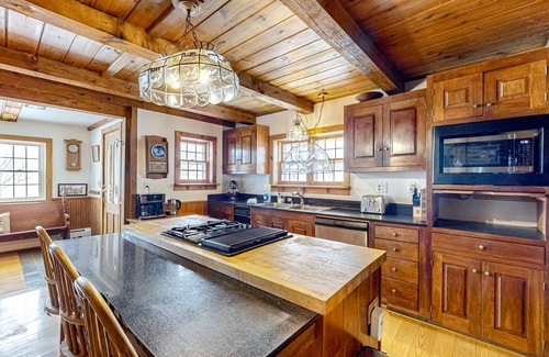 Chestertown Otro | 1970s acreage surrounded by trees with deck, grill, & internet