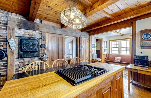 Chestertown Otro | 1970s acreage surrounded by trees with deck, grill, & internet