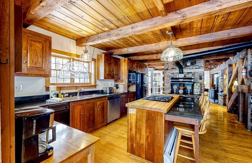 Chestertown Otro | 1970s acreage surrounded by trees with deck, grill, & internet