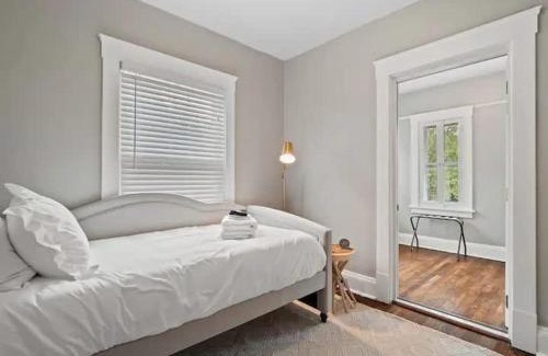 Edgewater Apartamento | 19th Century 'Cleveland Double' - Walk To Beach