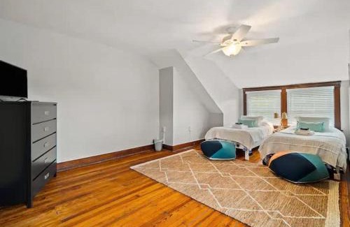 Edgewater Apartamento | 19th Century 'Cleveland Double' - Walk To Beach