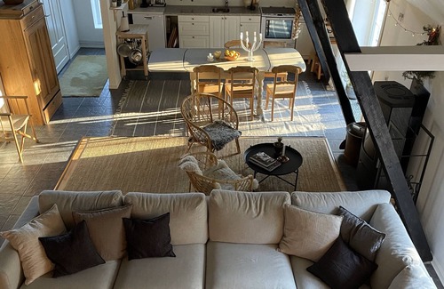 Olofstrom Casa | 19th century house near the lake in a forest environment