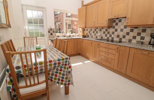 Morpeth Cabaña | 1A CHANTRY PLACE, family friendly, with a garden in Morpeth