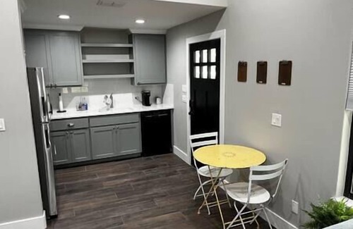 Round Top Casa | 1A- Country Escape Under TX Oaks!