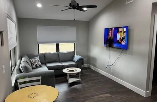 Round Top Casa | 1A- Country Escape Under TX Oaks!
