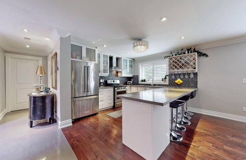 Henry Farm Casa | 1b1b Queen bed, share bathroom, Sheppard Elegant house 5mins to Fairview mall