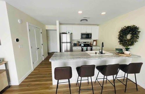Lake Ozark Condominio | 1bd 1 ba Getaway with private balcony & onsite Boat rental option