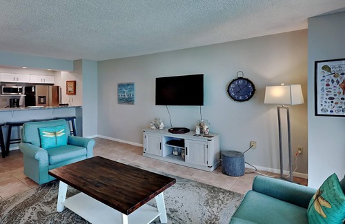 Villa Sabine Condominio | 1BD/1BA Condo on Bay + Beach Across | Pet-Friendly with Resort Amenities