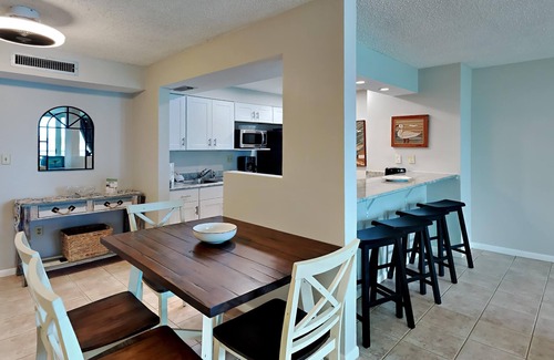 Villa Sabine Condominio | 1BD/1BA Condo on Bay + Beach Across | Pet-Friendly with Resort Amenities