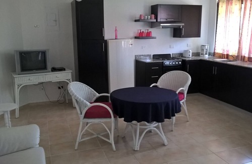 La Mulata Apartamento | 1BD apt in tropical resort with pool/Wi-Fi/TV/parking/AC