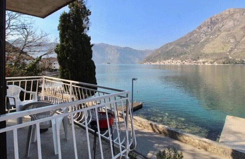 Kotor Municipality Apartamento | 1bd Waterfront Stoliv Apt w / Bay & Perast Views