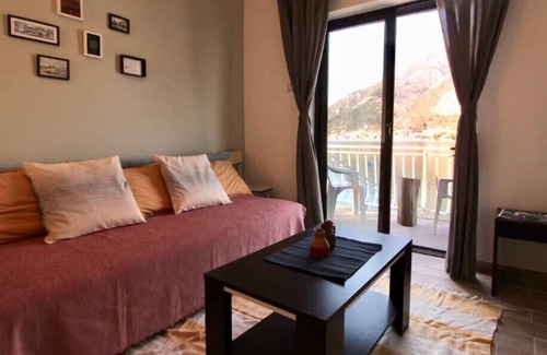 Kotor Municipality Apartamento | 1bd Waterfront Stoliv Apt w / Bay & Perast Views