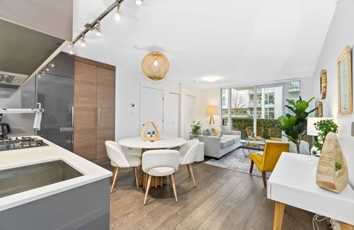Chinatown Apartamento | 1BD Downtown Vancouver Condo with Free Parking