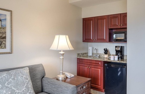 Jamestown Condominio | 1BD/Jamestown - Historic Victorian Resort with Lots of Amenities!