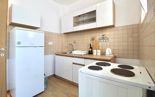 Burtaisi Apartamento | 1bd Modern Apt in Dobra Voda with Roof Access "Moka"