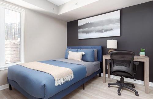 King West Village Casa | 1BD Townhome Walk to Lake!