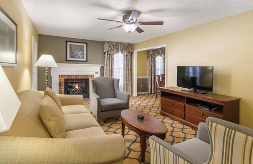 Williamsburg Complejo | 1Bed/1Bath Deluxe Condo in Historic Williamsburg, VA!