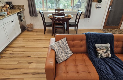 Mariposa Casa | 1Bed/1Bath Newly Remodeled Full Kitchen ne ar main street 44 miles from Yosemite