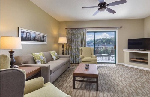 Sevierville Complejo | 1Bed/1Bath - Smoky Mountains Retreat! Stunning Views, Pools, and More!