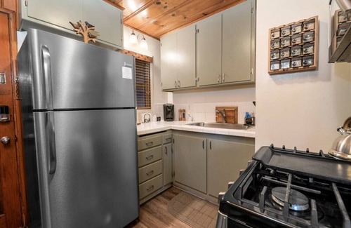 Crestline Casa | 1Bed + Loft | Treetop Hideaway