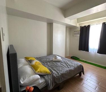 Binan City Apartamento | 1Bedroom, living room w balcony ADHI staycation
