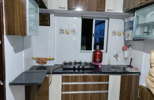 Vadodara Apartamento | 1BHK Kitchen,R O Water,AC,Geyser,Fridge,TV,W.M/C