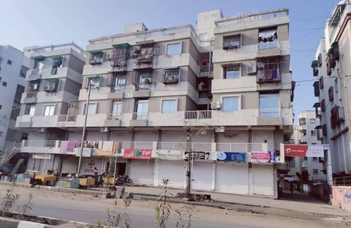 Vadodara Apartamento | 1BHK Kitchen,R O Water,AC,Geyser,Fridge,TV,W.M/C