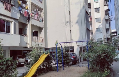 Vadodara Apartamento | 1BHK Kitchen,R O Water,AC,Geyser,Fridge,TV,W.M/C