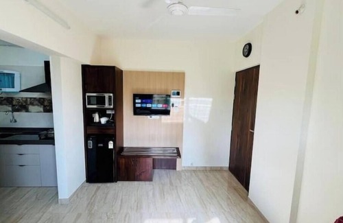 Kandivali East Apartamento | 1BHK near Infiniti Mall, Malad