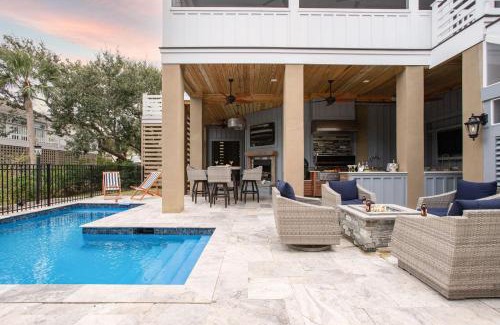 Beachwood East Casa | 1blck to Beach Pool Firepit Outdoor Kitchen Game Room Pelican by AvantStay