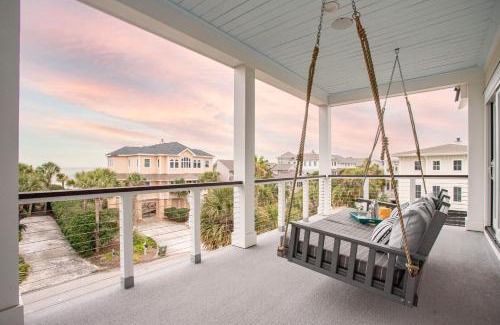 Beachwood East Casa | 1blck to Beach Pool Firepit Outdoor Kitchen Game Room Pelican by AvantStay