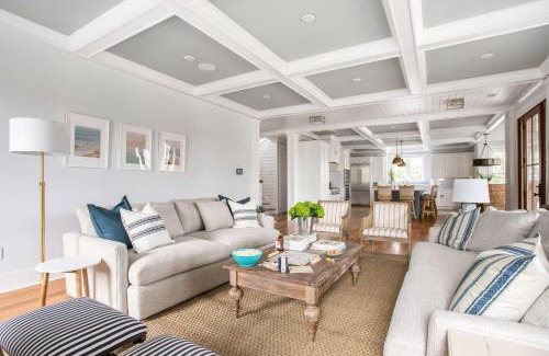 Beachwood East Casa | 1blck to Beach Pool Firepit Outdoor Kitchen Game Room Pelican by AvantStay