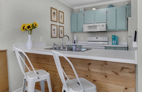 Sunnyside Condominio | 1br/1ba, Covered Parking, Perfect for Couples!