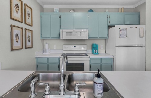 Sunnyside Condominio | 1br/1ba, Covered Parking, Perfect for Couples!