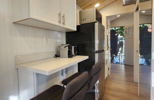 Woodland Hills Cabaña | 1BR 1BA tiny home with W/D a few steps away from Kaiser Woodland Hills
