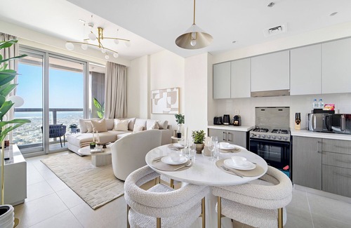 Madinat Zayed Apartamento | 1BR 3802 Forte Tower 2