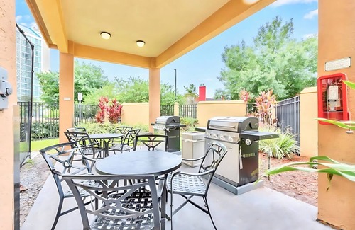 Florida Central Atlantic Coast Apartamento | 1BR Apartment Near Disney w Pool, Hot Tub, Arcade