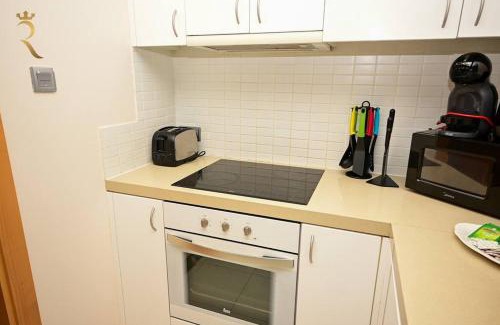 Al Raha Beach Apartamento | 1BR Apartment Retreat for Your Getaway In Al Muneera