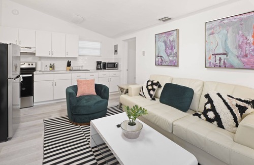 Coral Terrace Casa | 1BR at SW 1st St. (Unit B)
