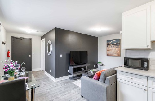 Central Hamilton Apartamento | 1BR - Boutique Apt with Netflix- PRIME Location!!