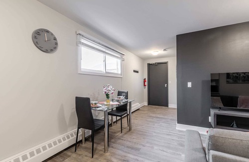 Central Hamilton Apartamento | 1BR - Boutique Apt with Netflix- PRIME Location!!