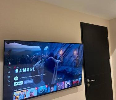 Bumi Serpong Damai Apartamento | 1BR Branz BSD: PS5, King Size Bed, and 4K OLED TV